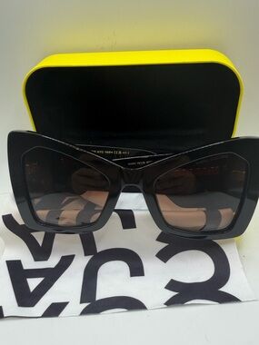 Marc Jacobs Glossy Black Square Sunglasses with Brown Gradient Lenses